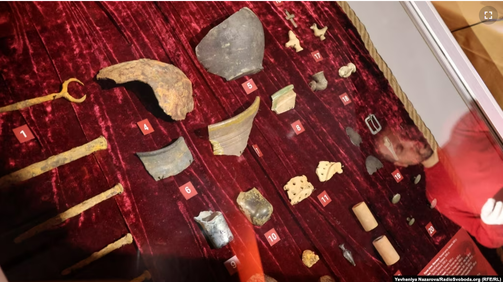 Масштабы впечатляют. После разрушения Каховской ГЭС возле Хортицы обнаружили 2000 исторических артефактов (фото)